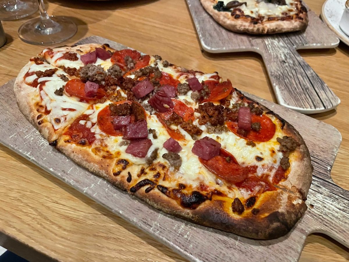 universal-sapphire-falls-meat-lovers-flatbread-amatista-review-2021-3-5800869