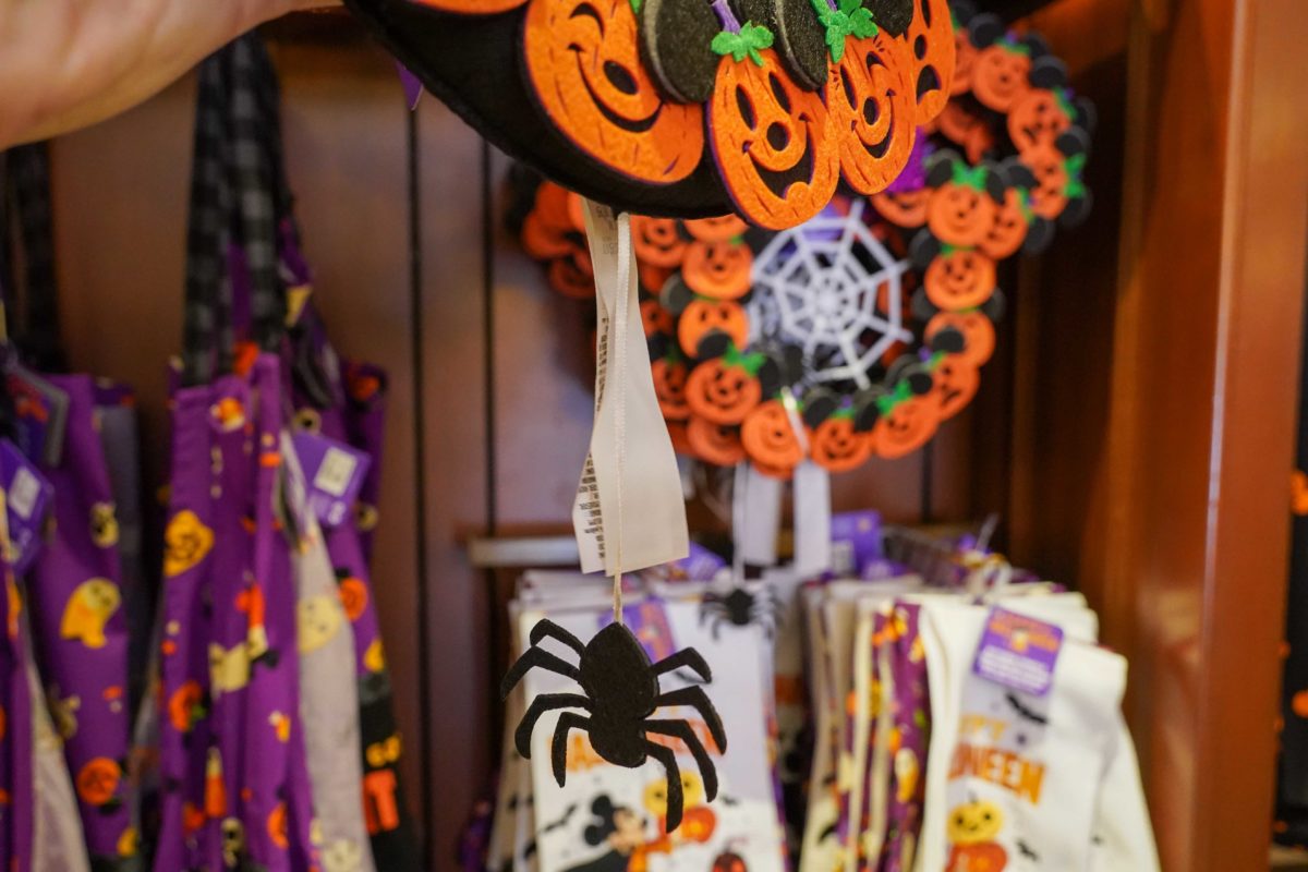 wdw-halloween-mickey-and-minnie-pumpkin-wreath-4-3439351