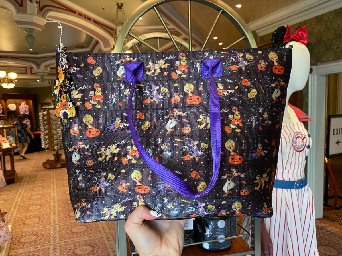 wdw-harveys-halloween-tote-bag-8-4621425