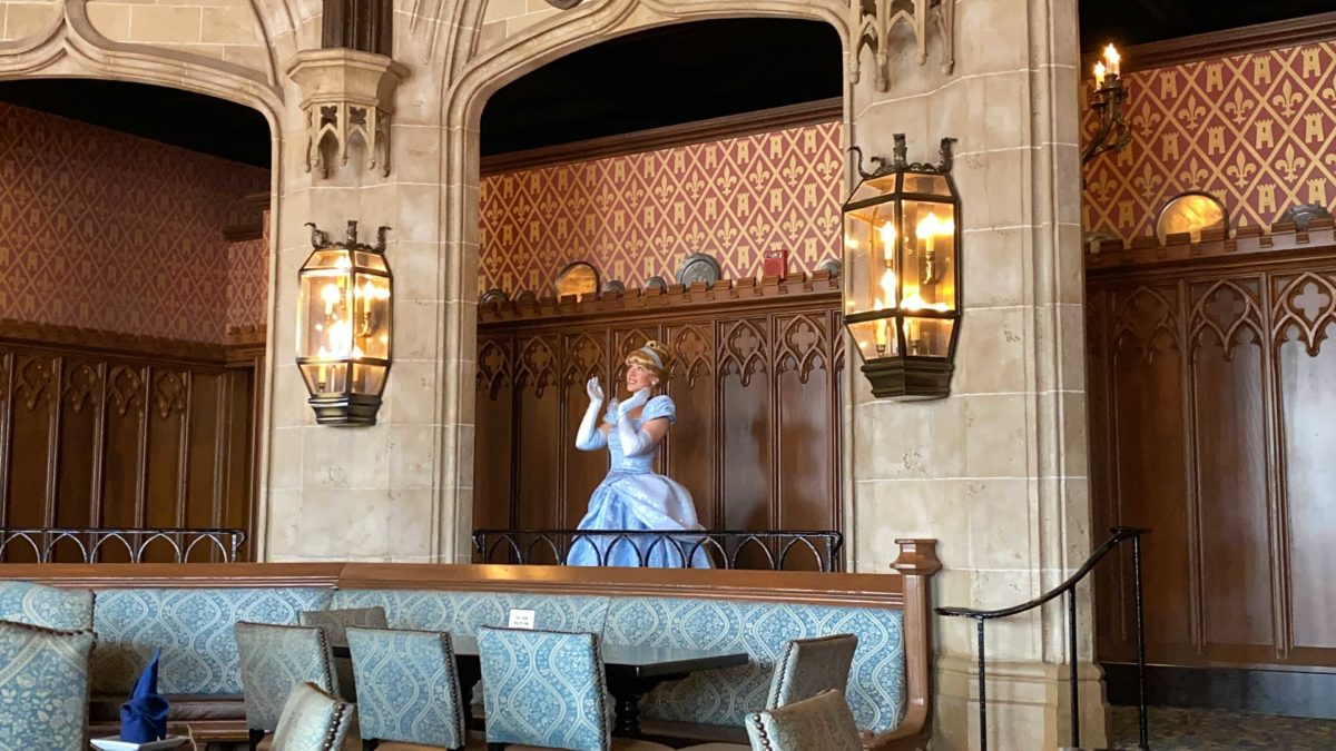 cinderellas-royal-table-13