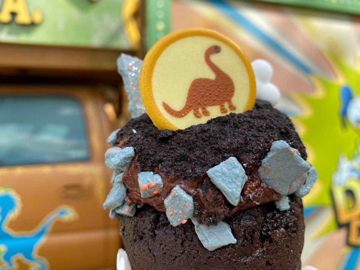 dinosaur-badge-cupcake-6-8603264