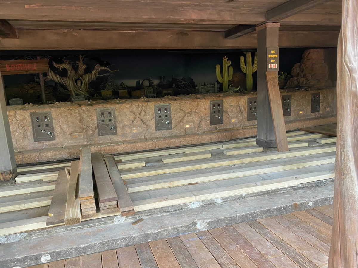 frontierland-boardwalk-construction-b-4