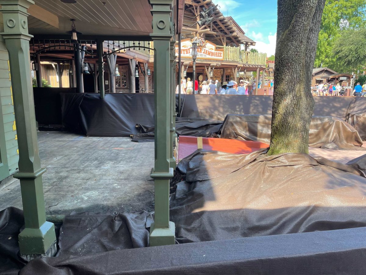 frontierland-boardwalk-work-6