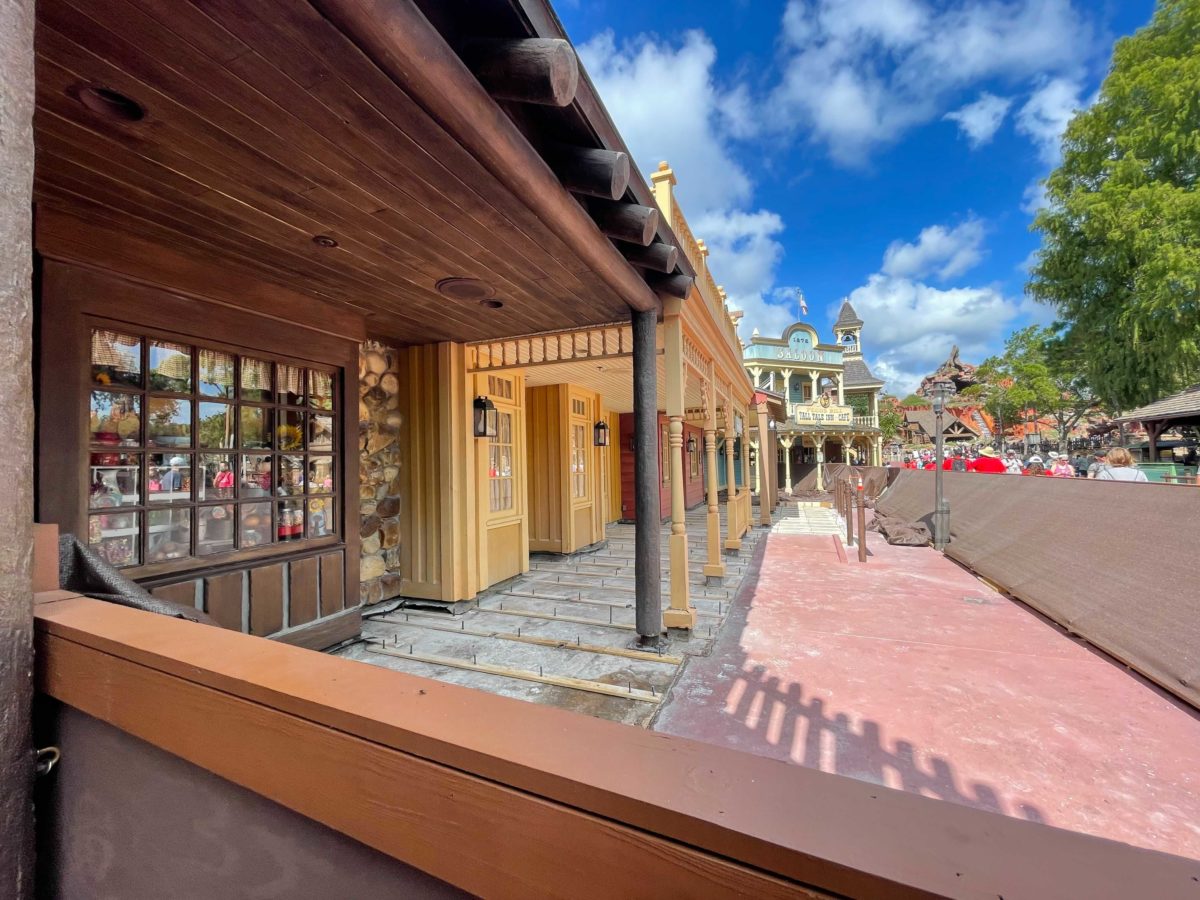 frontierland-boardwalk-work-8