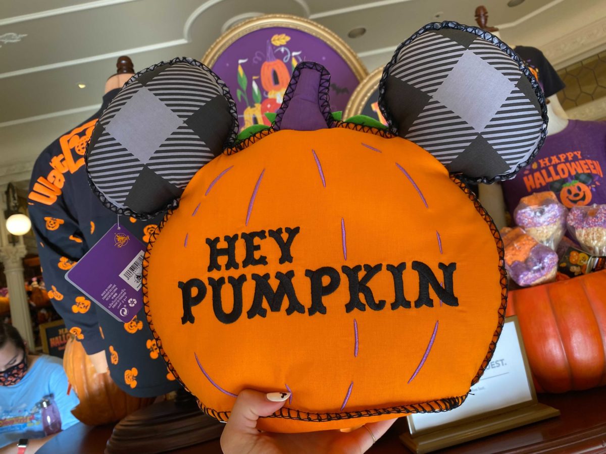 halloween-mickey-jack-o-lantern-hey-pumpkin-pillow-3
