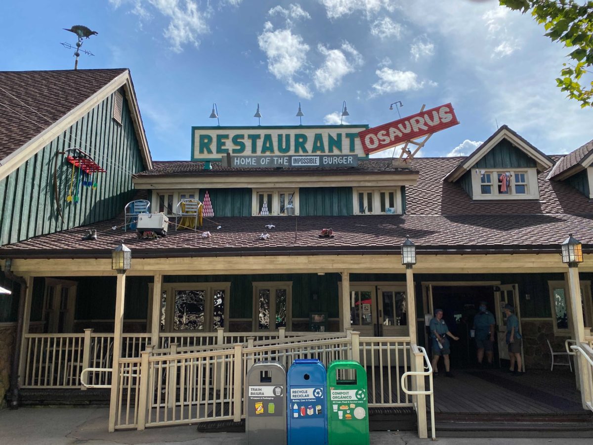 restaurantosaurus-entrance-1631766