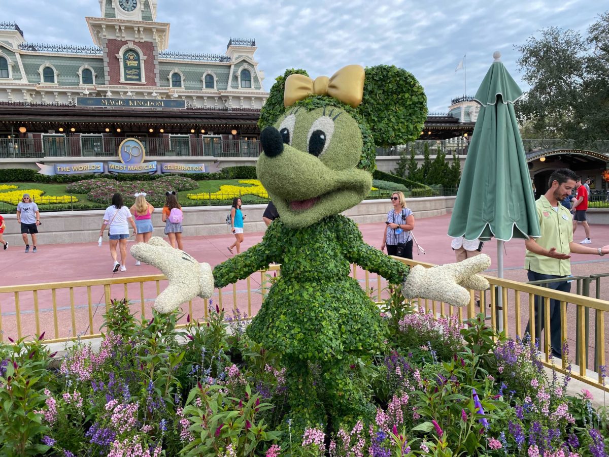 50th-anniversary-cake-topiary-minnie-closeup-9564004
