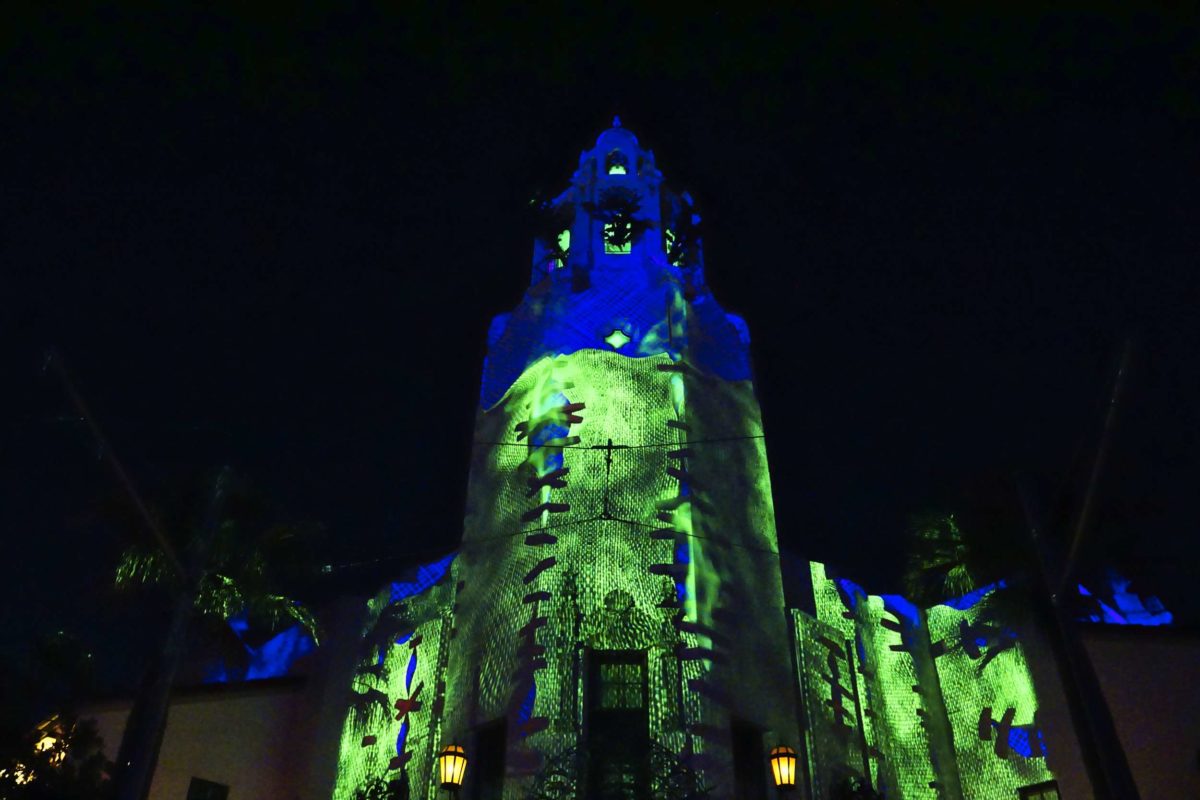carthay-circle-restaurant-with-oogie-boogie-projections-2
