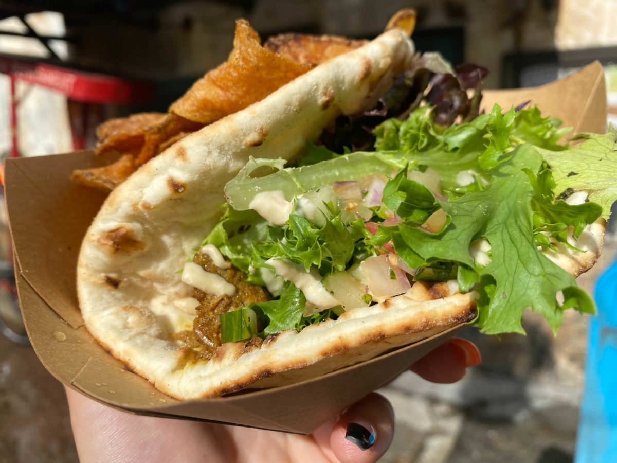 dak-kusafiri-coffee-shop-bakery-marinated-chicken-flatbread-sandwich-6-1287216