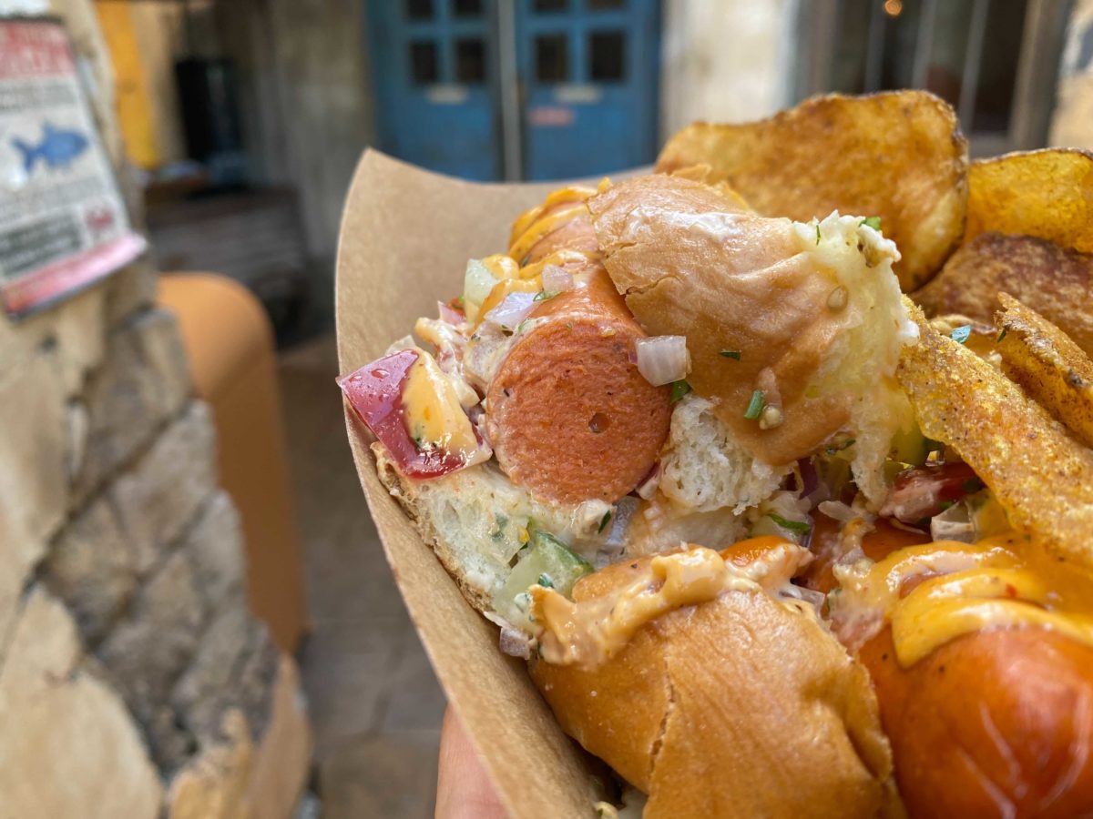 dak-kusafiri-coffee-shop-bakery-red-chili-hot-dog-1-2435665