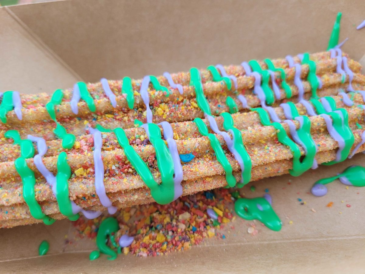 dca-halloween-cozy-cone-motel-1-fruity-sugar-churro-6-4302358