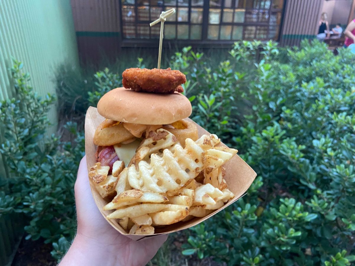 dca-halloween-smokejumpers-grill-jalapeno-bacon-burger-3-9916063