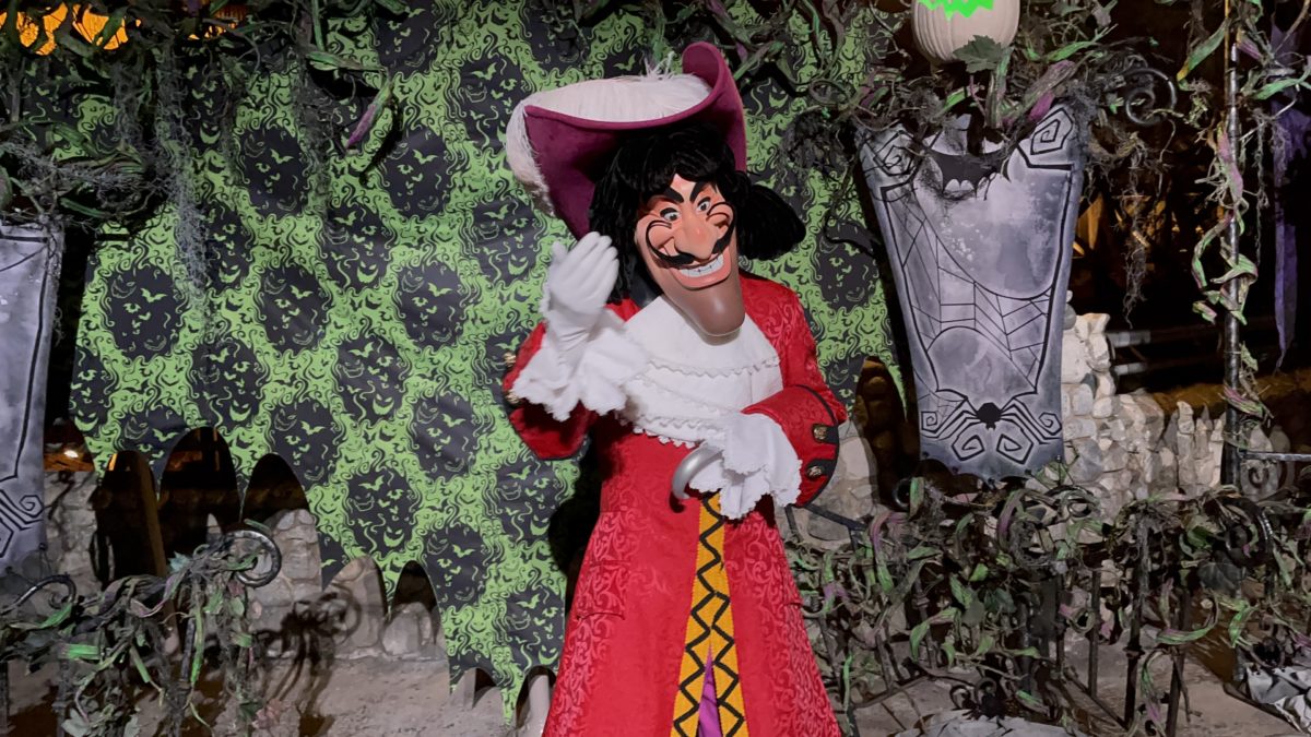 dca-oogie-boogie-bash-captain-hook-1-6218784