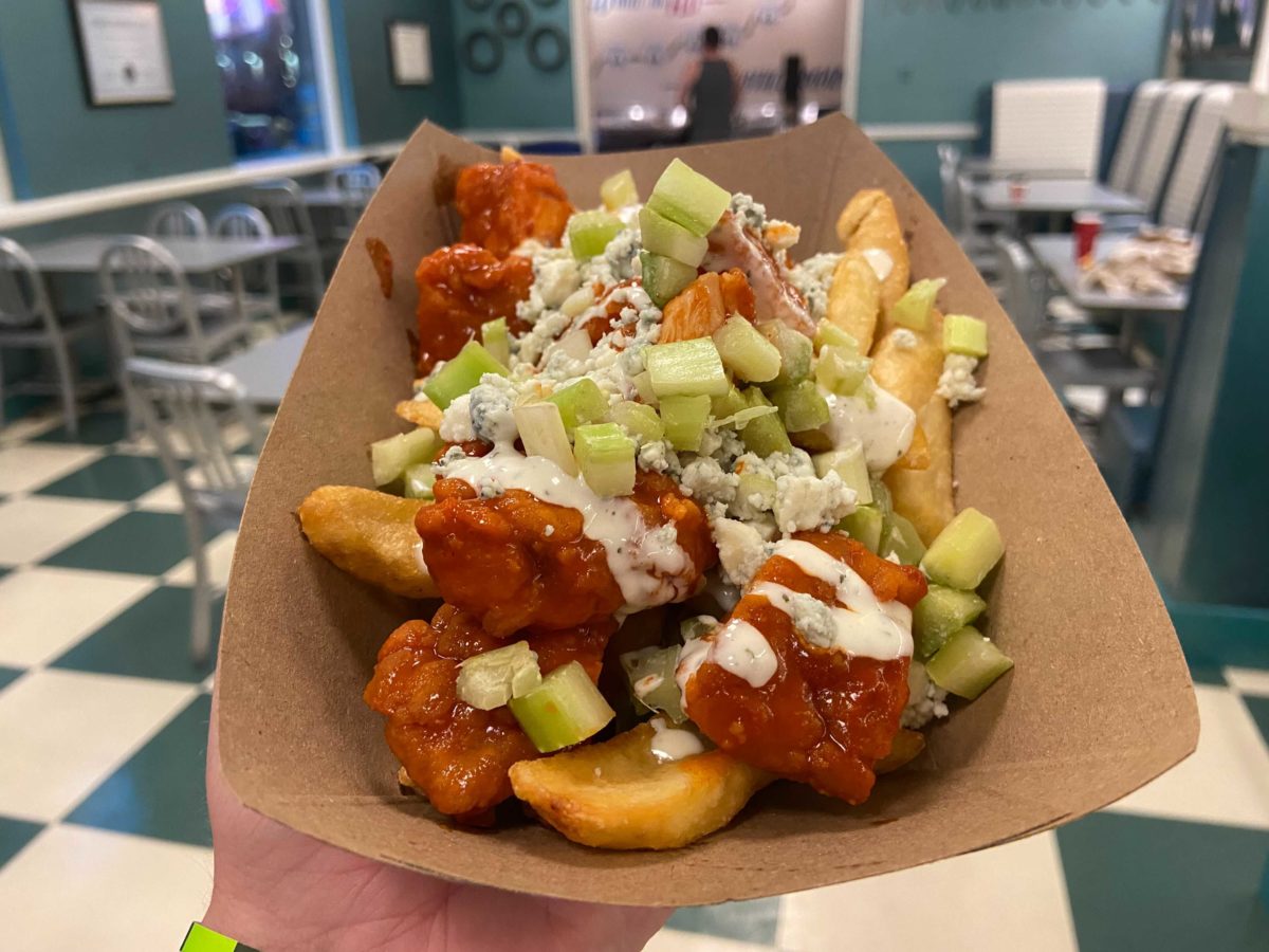 dca-oogie-boogie-bash-flos-v8-cafe-loaded-chicken-buffalo-fries-4-2365686