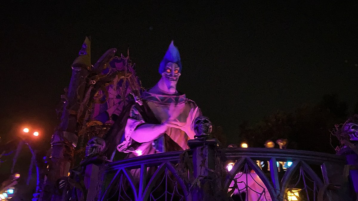 dca-oogie-boogie-bash-frightfully-fun-parade-18-8444976-1200x675-1872495