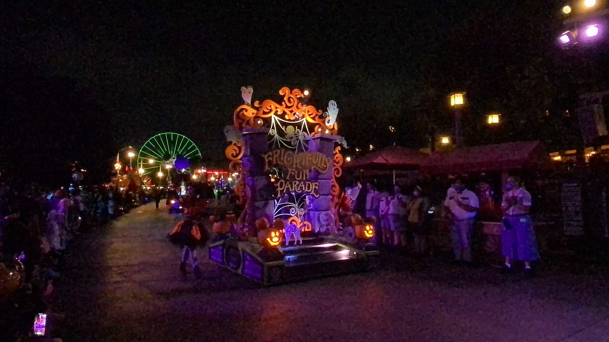 dca-oogie-boogie-bash-frightfully-fun-parade-2-7678251-1200x675-1505582