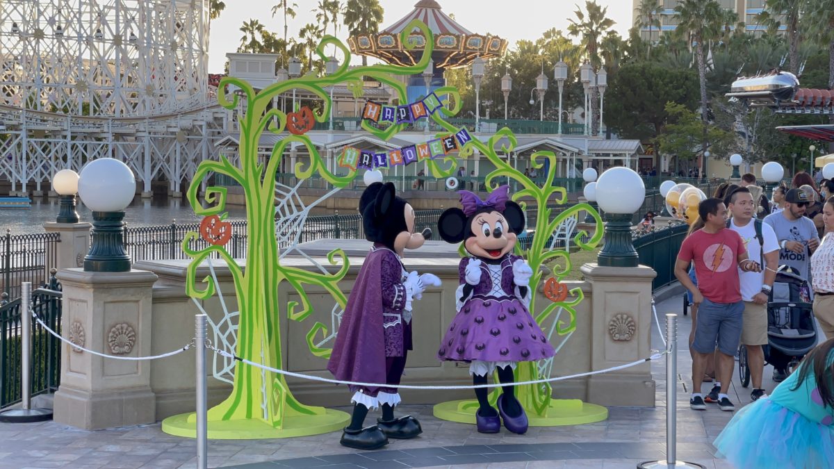 dca-oogie-boogie-bash-mickey-minnie-1-4868317