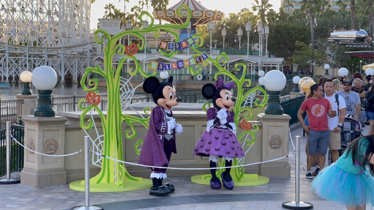 dca-oogie-boogie-bash-mickey-minnie-3-9848673