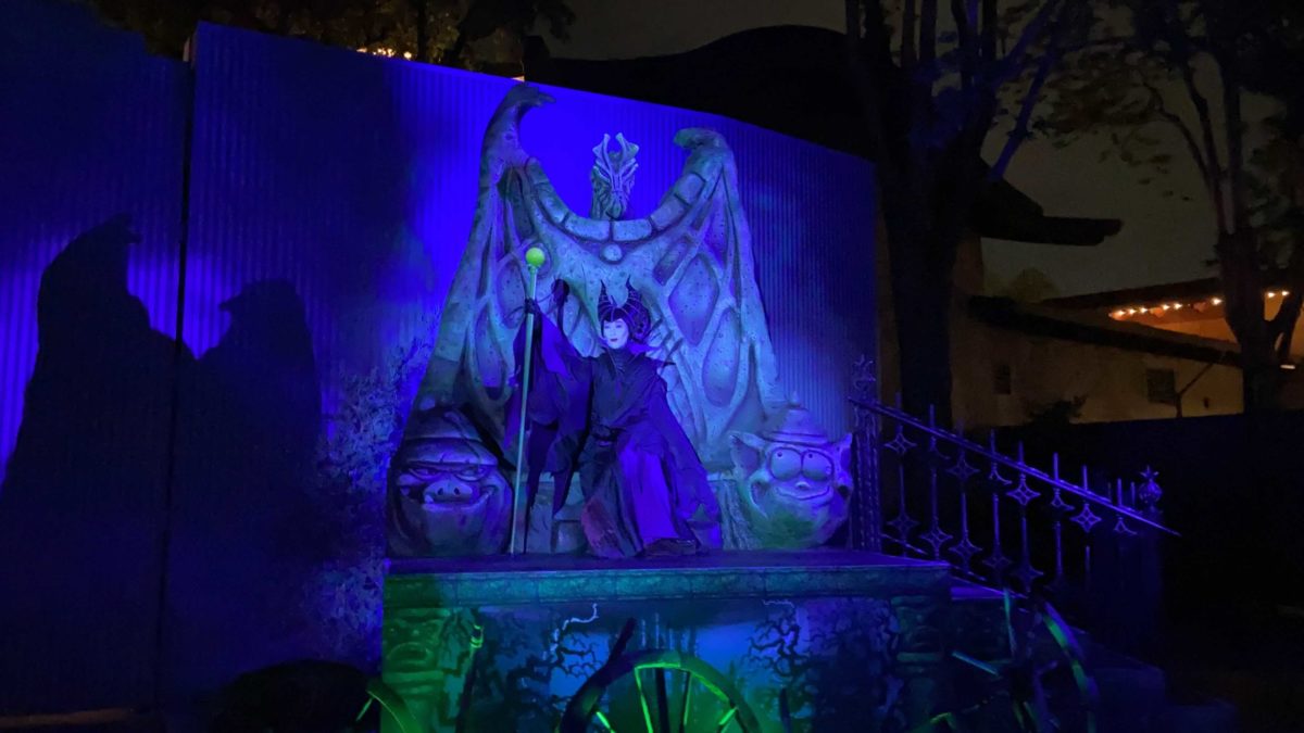 dca-oogie-boogie-bash-meet-and-greet-maleficent-2-1392654