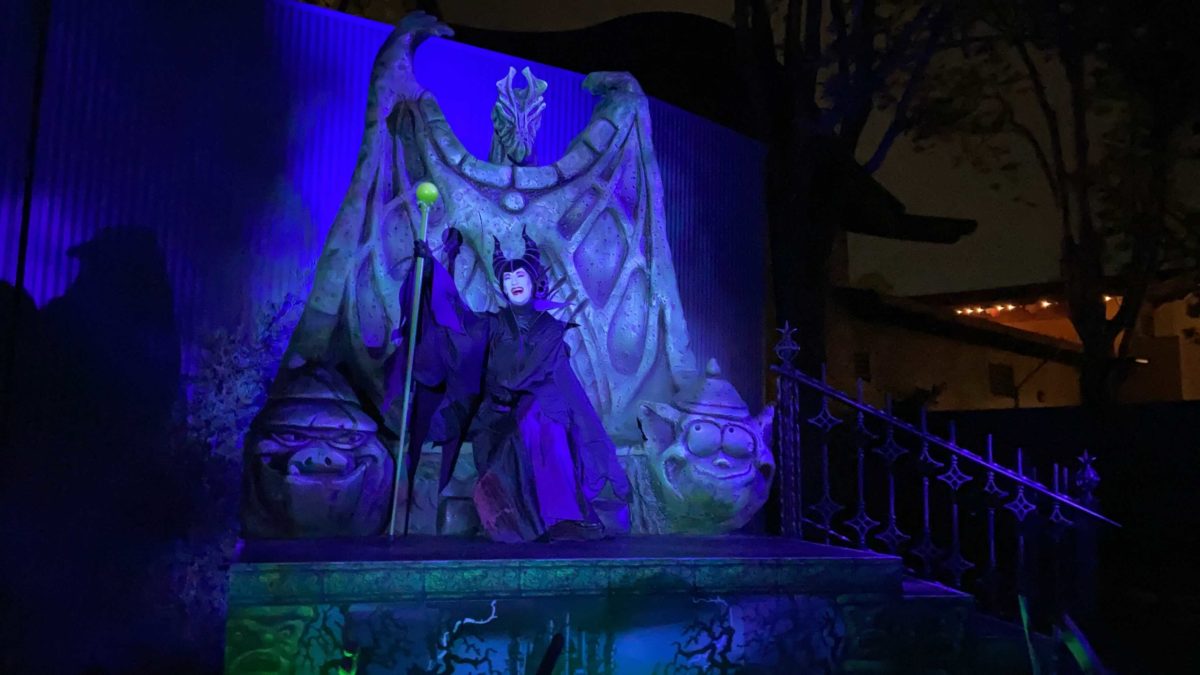 dca-oogie-boogie-bash-meet-and-greet-maleficent-3-2909352