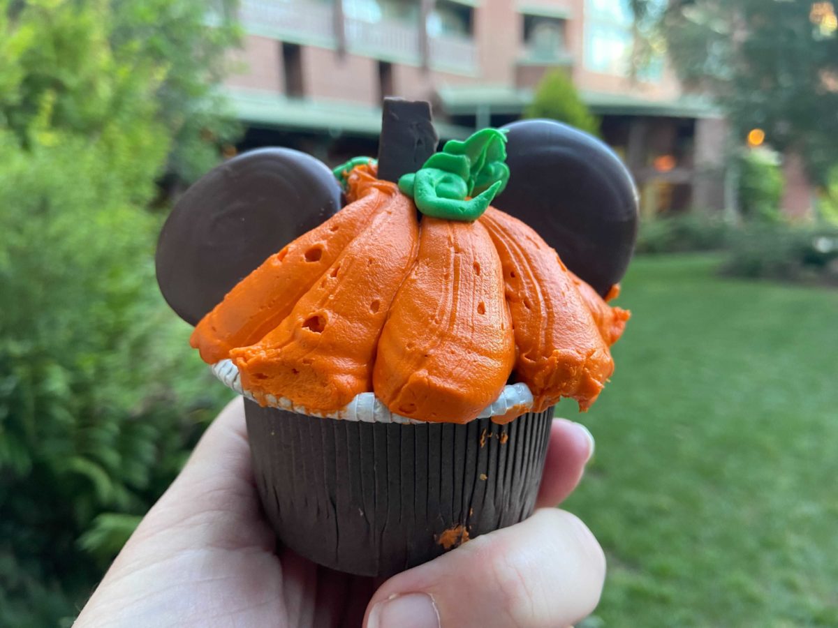 dl-halloween-gch-craftsman-mickey-pumpkin-cupcake-5-2243214
