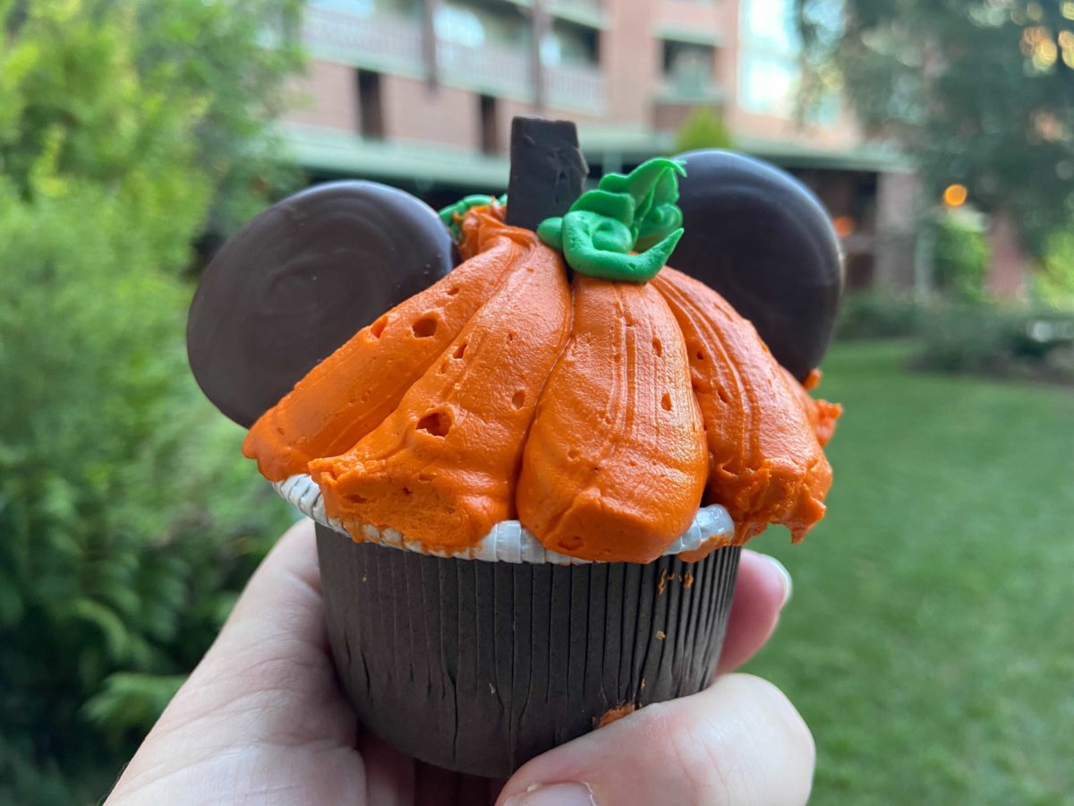 dl-halloween-gch-craftsman-mickey-pumpkin-cupcake-6-2183084