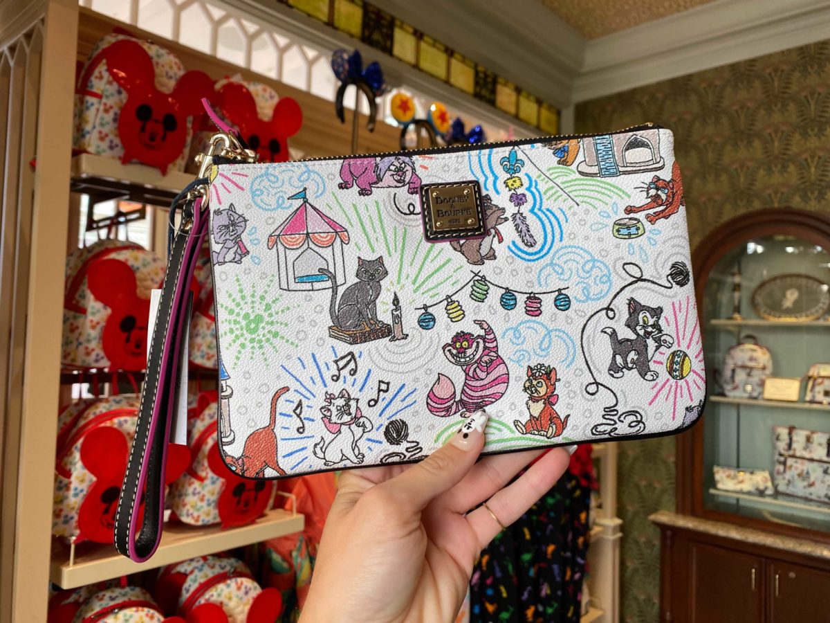 dooney-bourke-paw-pals-cats-wristlet-2-1390117
