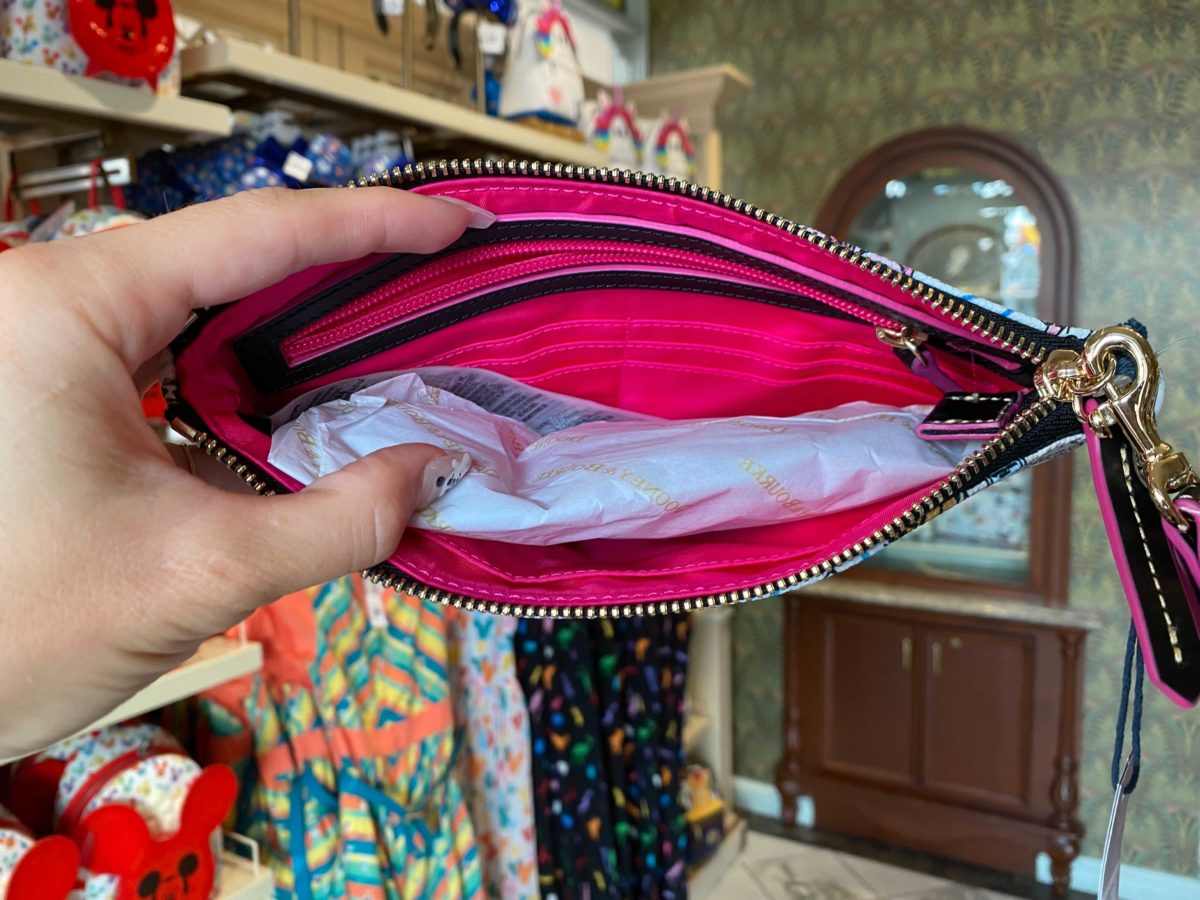 dooney-bourke-paw-pals-cats-wristlet-7-6864710