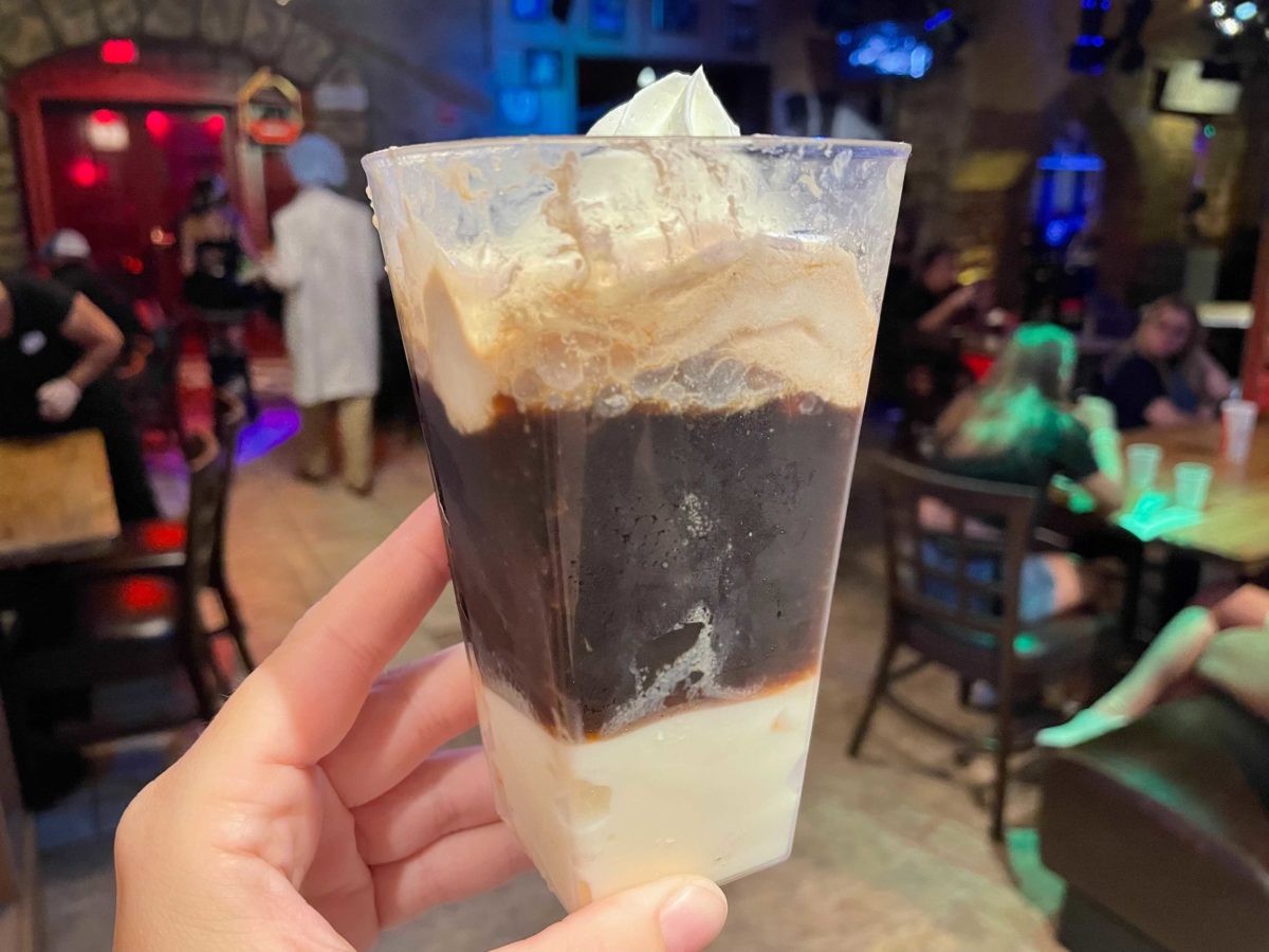 hhn-30-classic-monsters-cafe-lost-coast-beer-float-7-5127774