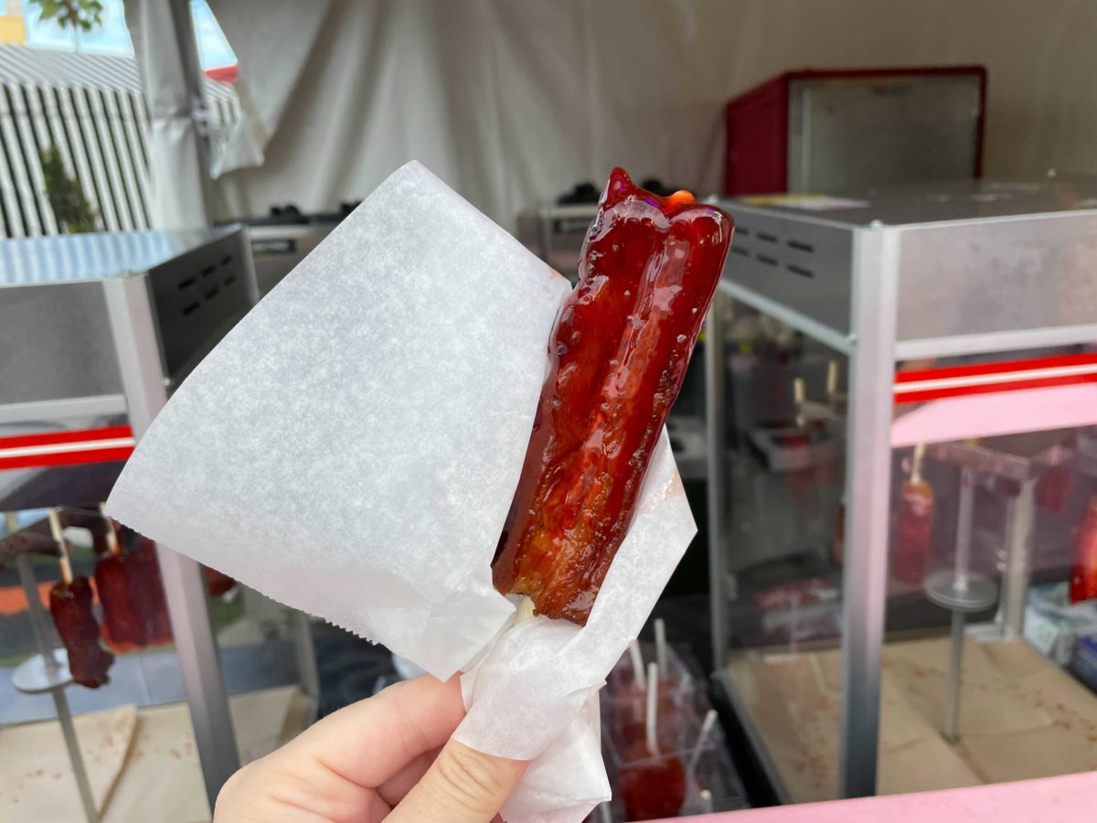 hhn-30-revenge-of-the-tooth-fairy-food-booth-bourbon-candied-pork-belly-5733087