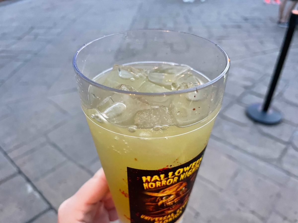 hhn-30-wicked-growth-realm-of-the-pumpkin-themed-food-booth-bog-slime-4-4209056