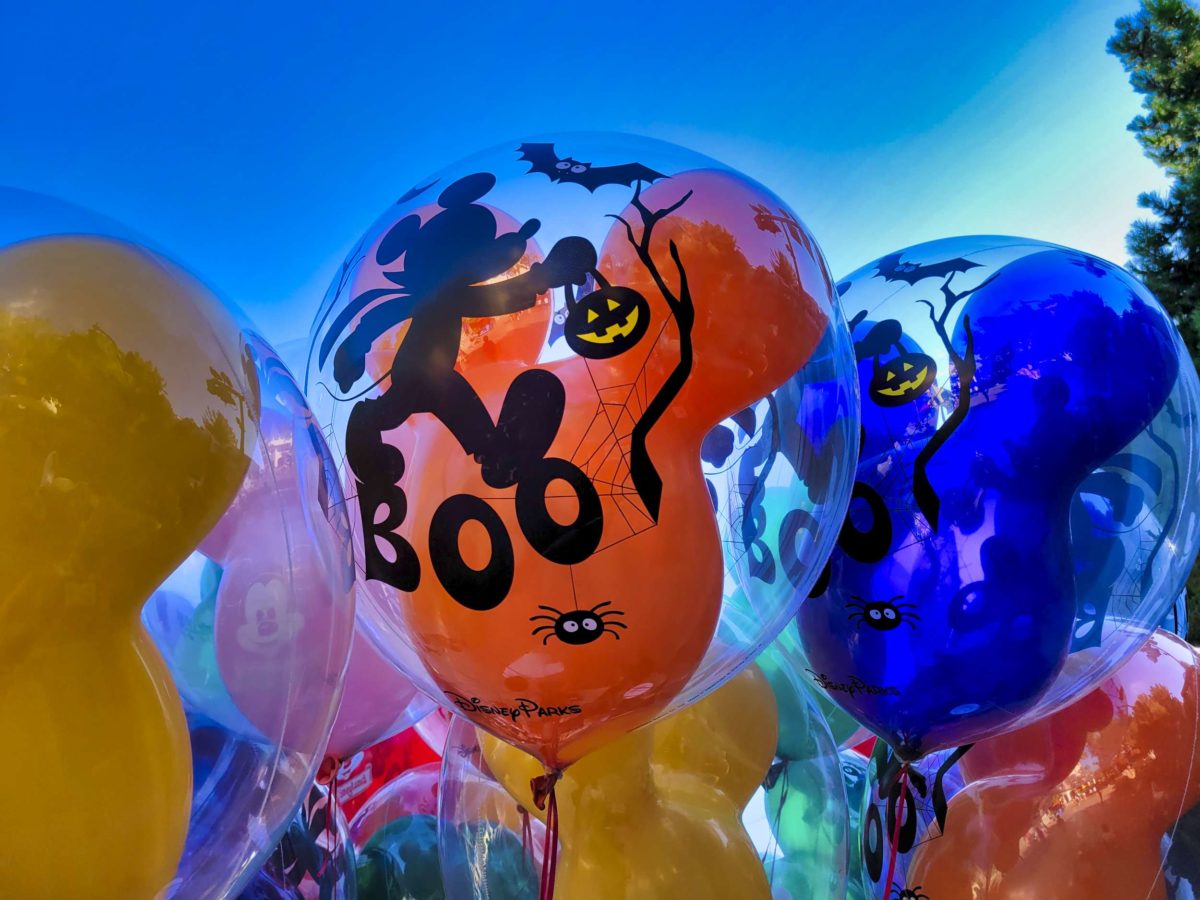 halloween-mickey-balloon-disneyland