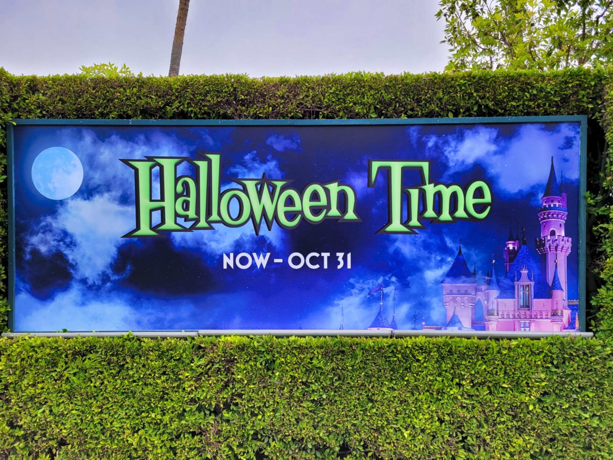 halloweentime-parking-lot-banner