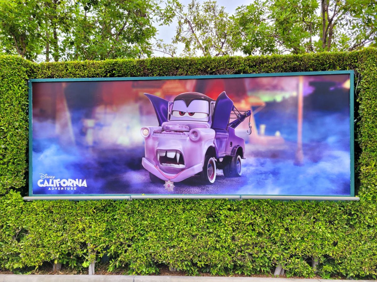 halloweentime-parking-lot-banners-mater-vampire