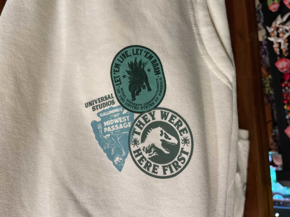 ioa-jurassic-world-sweats-13-6799082
