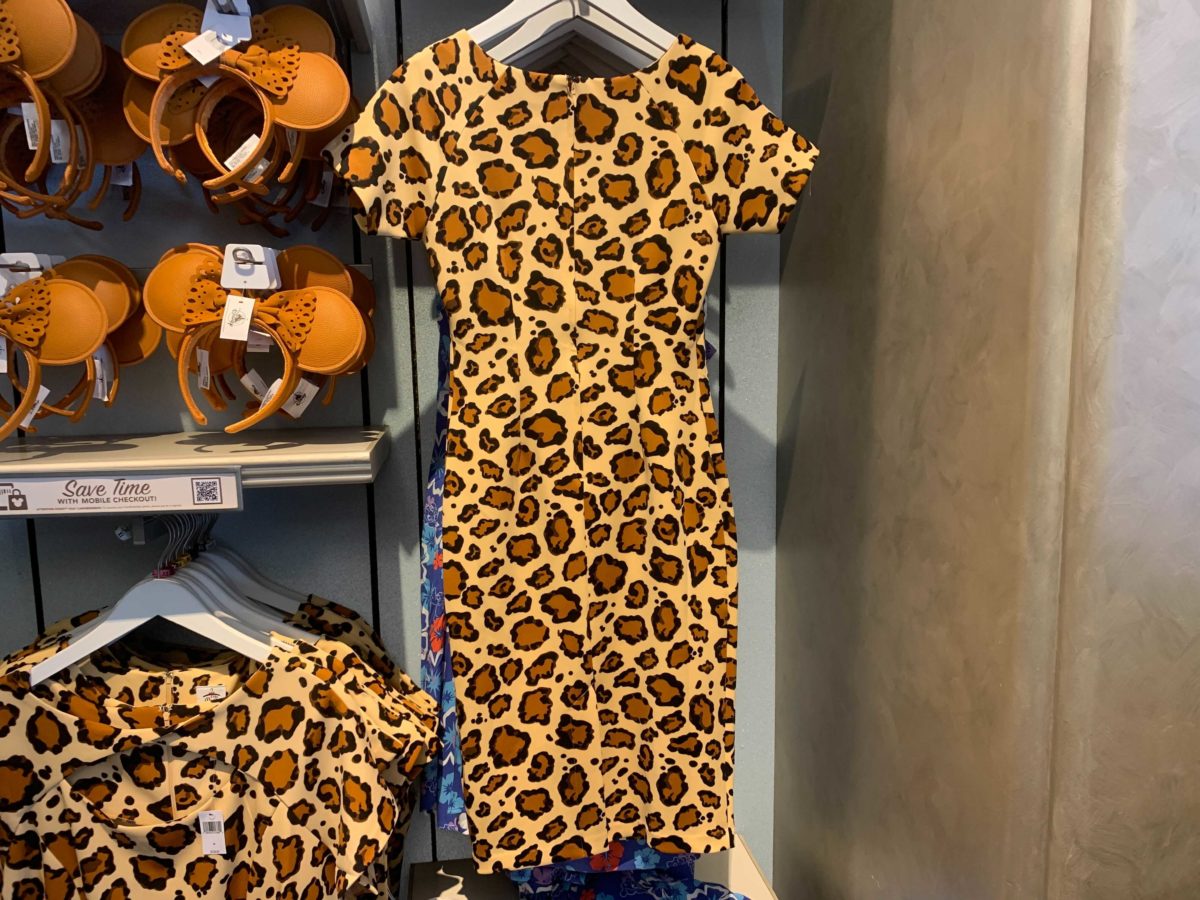 leopard-print-dress-on-rack-1276661