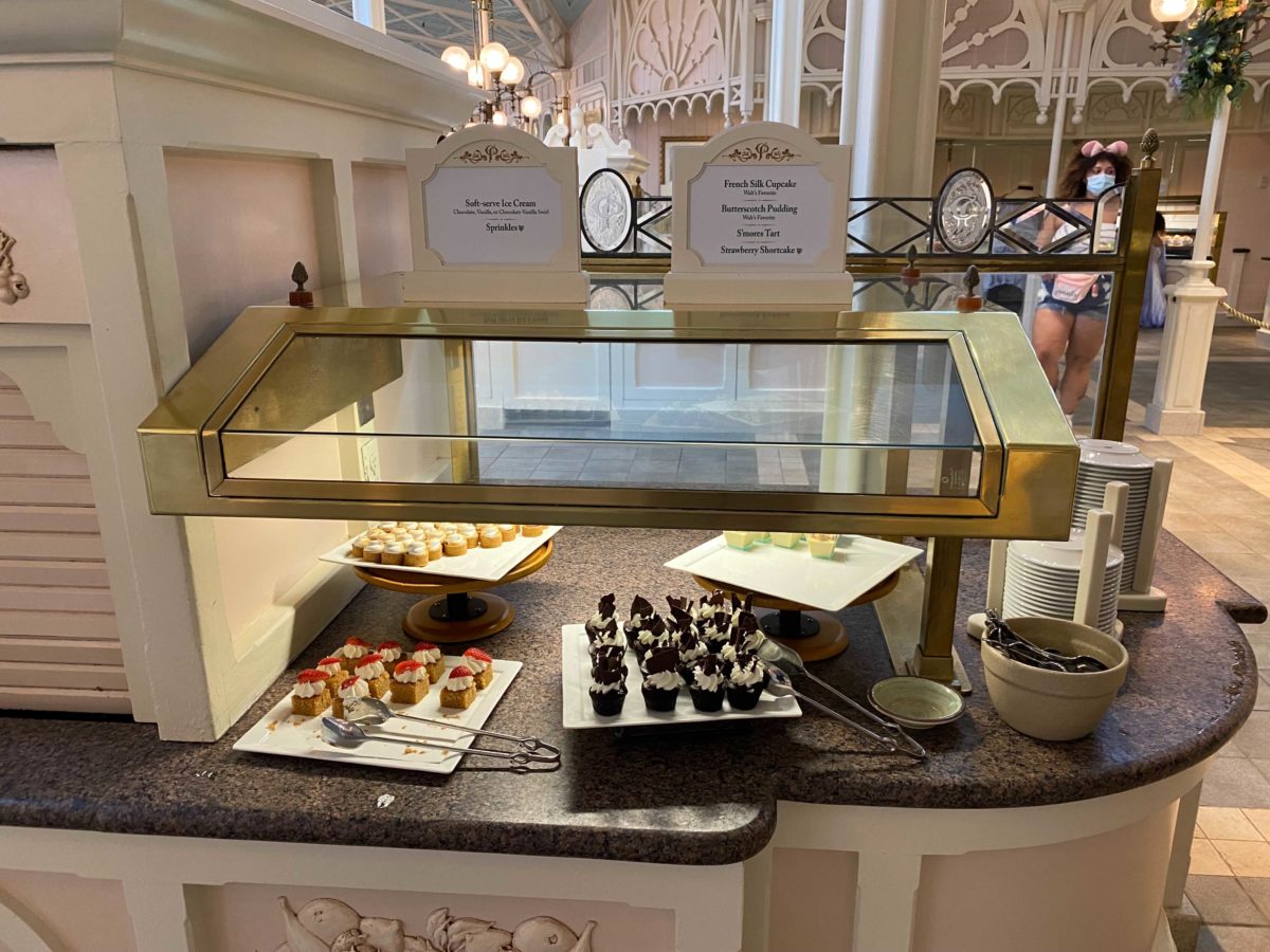 mk-crystal-palace-lunch-buffet-desserts-4-9345152