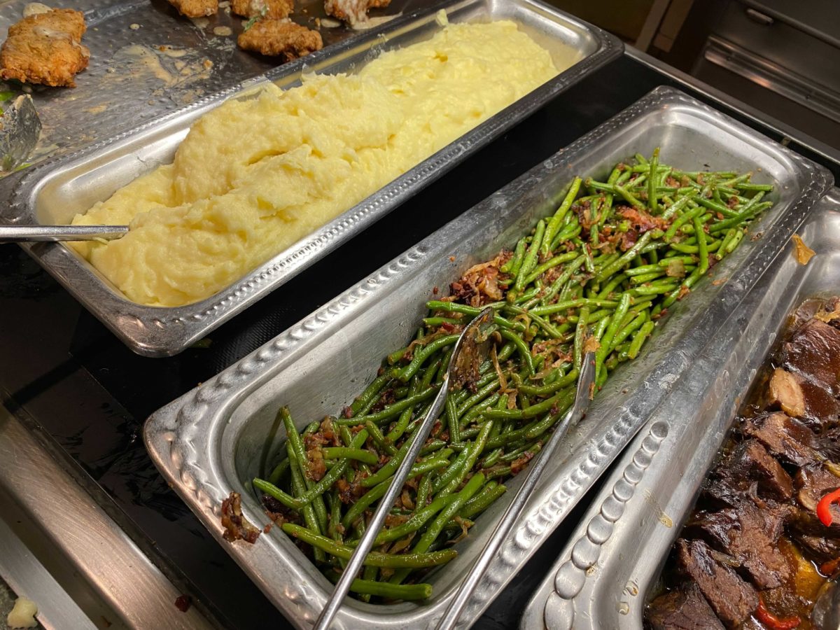 mk-crystal-palace-lunch-buffet-potatoes-and-green-beans-6868222