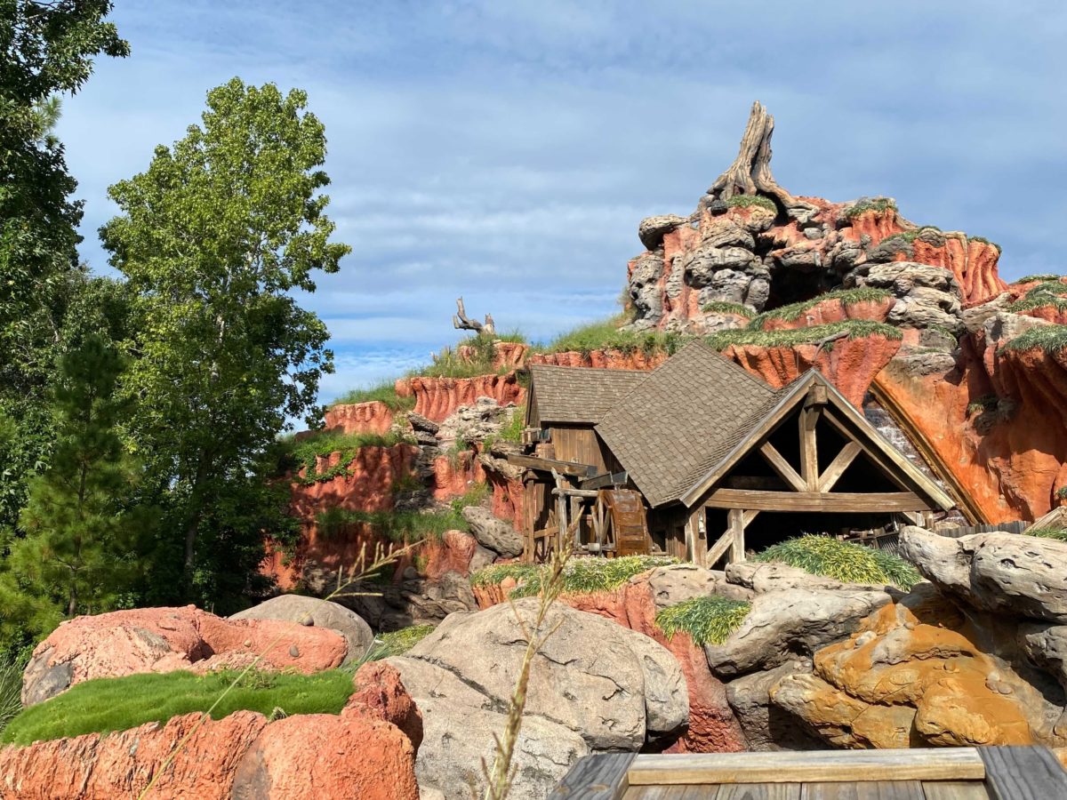 splash-mountain-scaffolding-removed-2496749