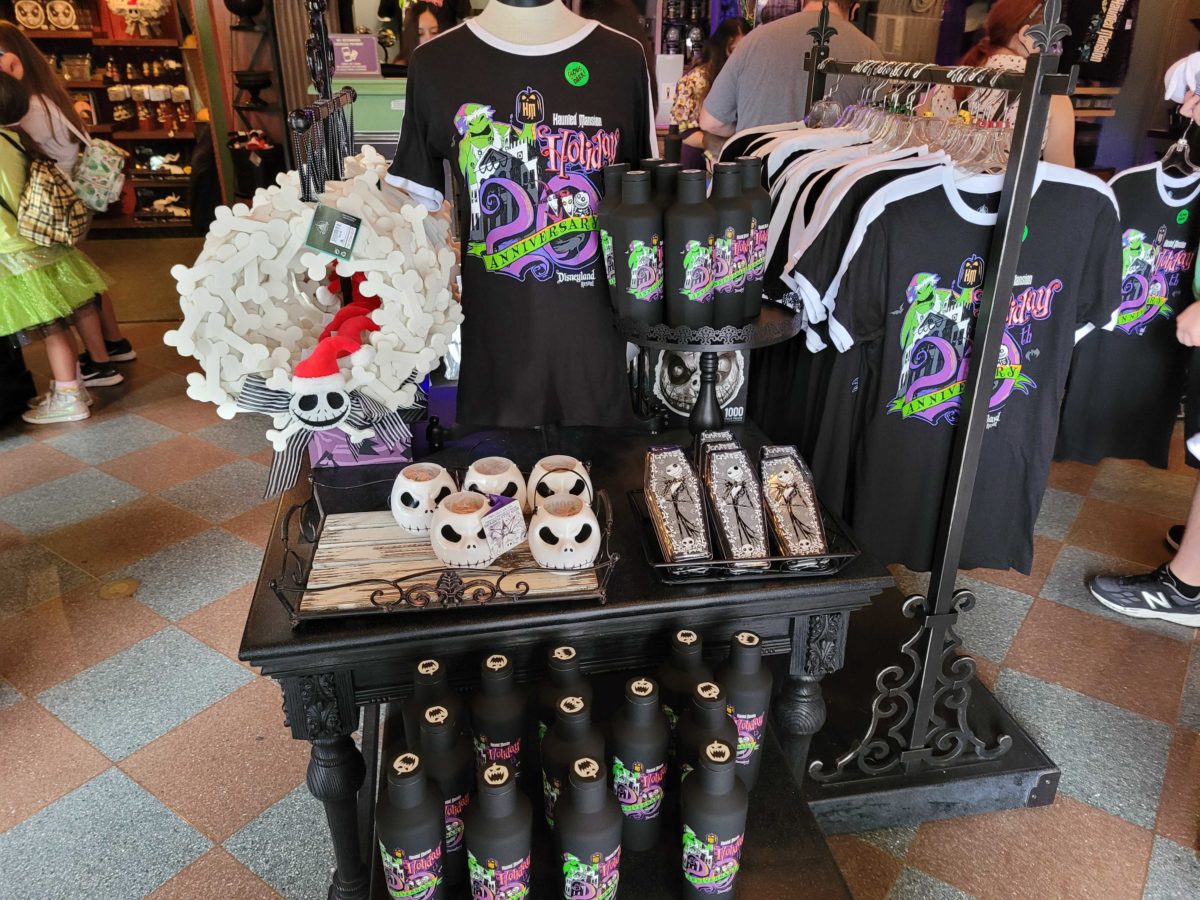 haunted-mansion-holiday-20th-anniversary-t-shirt-water-bottle-1