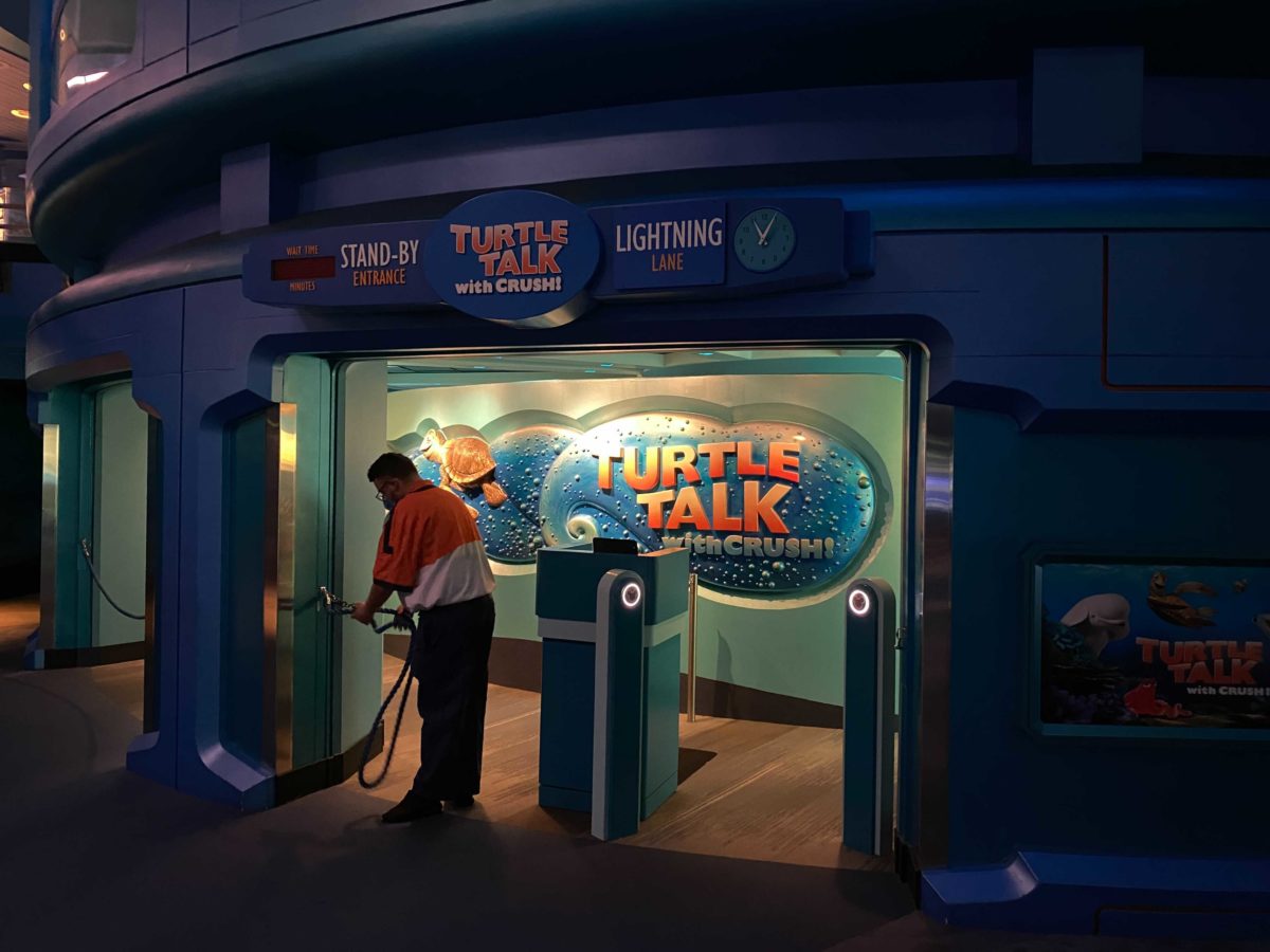 lightning-lane-signage-turtle-talk-with-crush-1