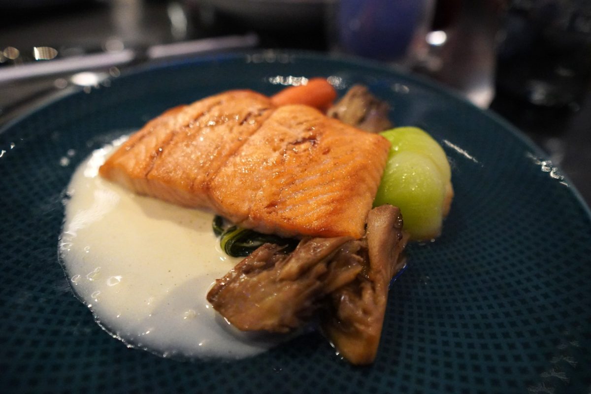 space-220-dinner-entree-bluehouse-salmon-3-6803233