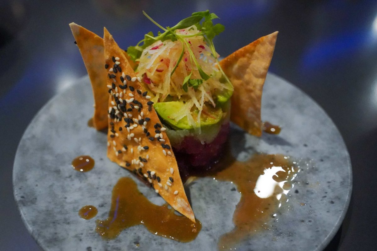 space-220-lunch-appetizers-neptune-tartare-2-5418452