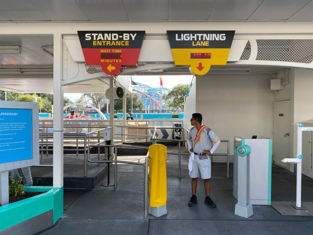 tomorrowland-speedway-lightning-lane-4
