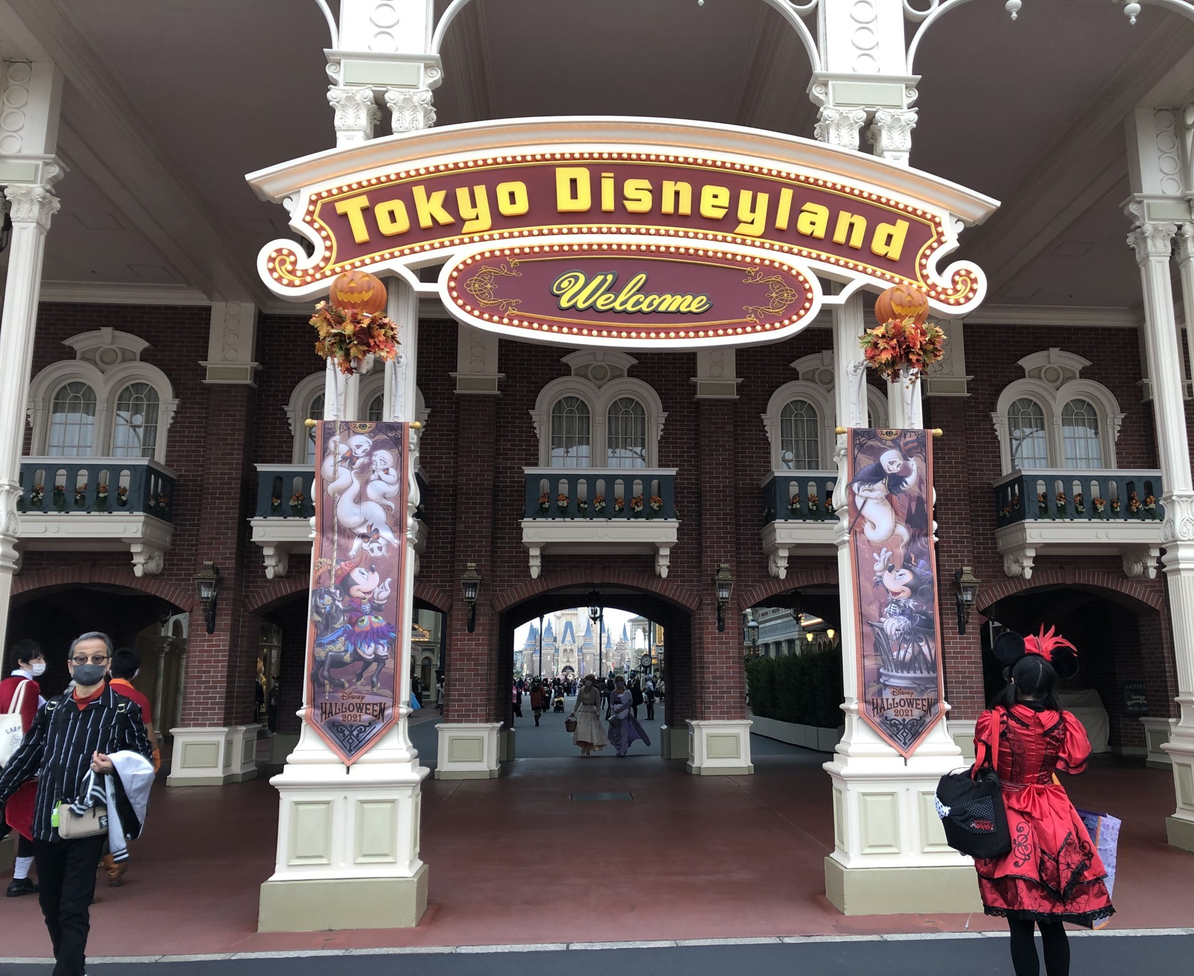 Review First Ever Halloween Morning Hard Ticket Event At Tokyo Disneyland Gives Too Little Effort For Too Much Money Wdw News Today