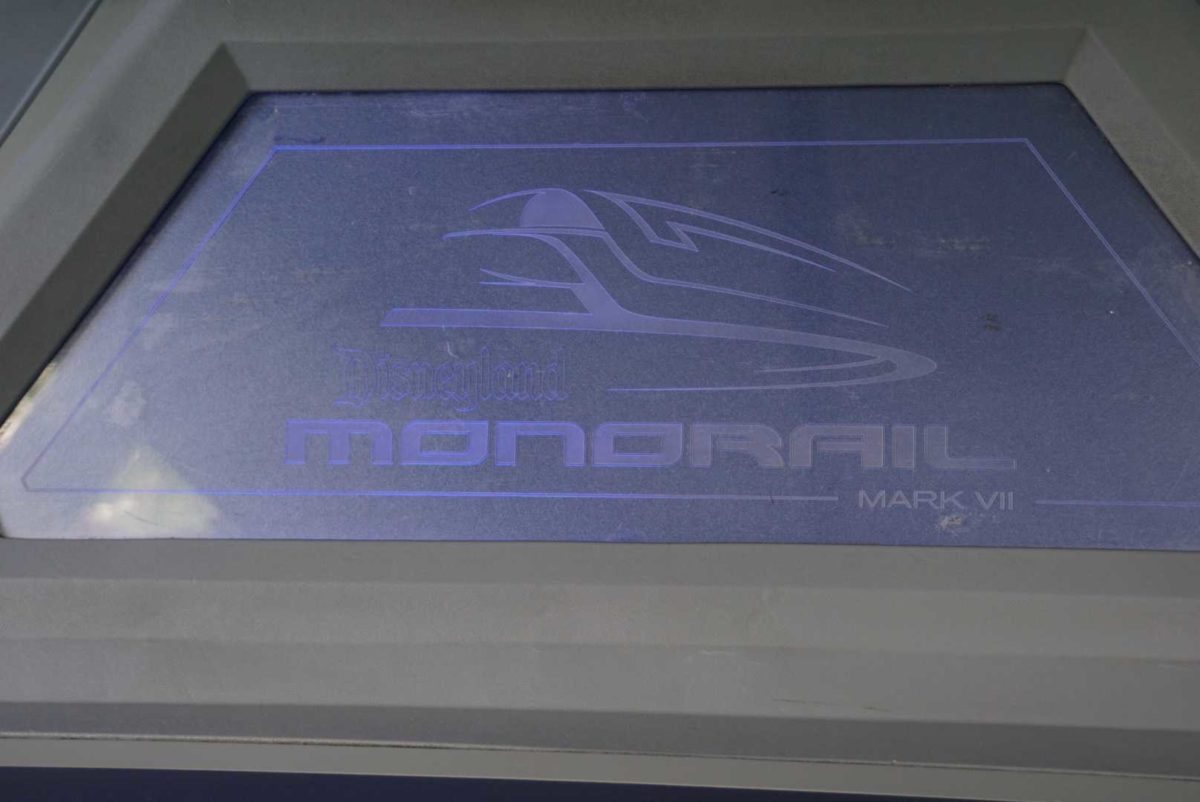 disneyland-monorail-3426-3010290