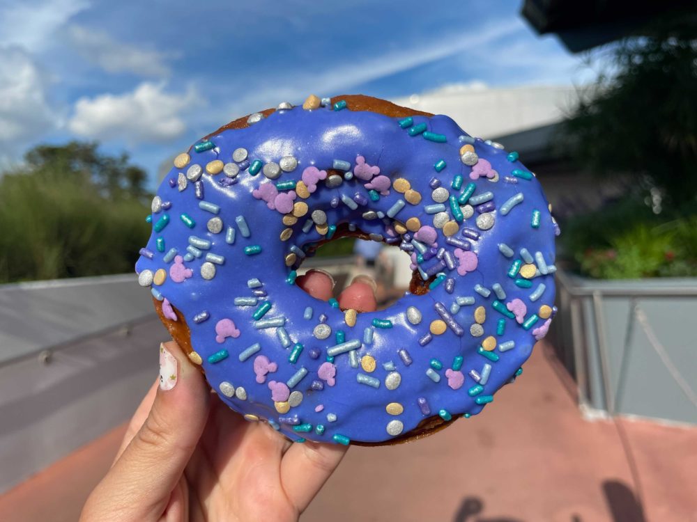 epcot-experience-50th-earidescent-croissant-donut-6-5892400