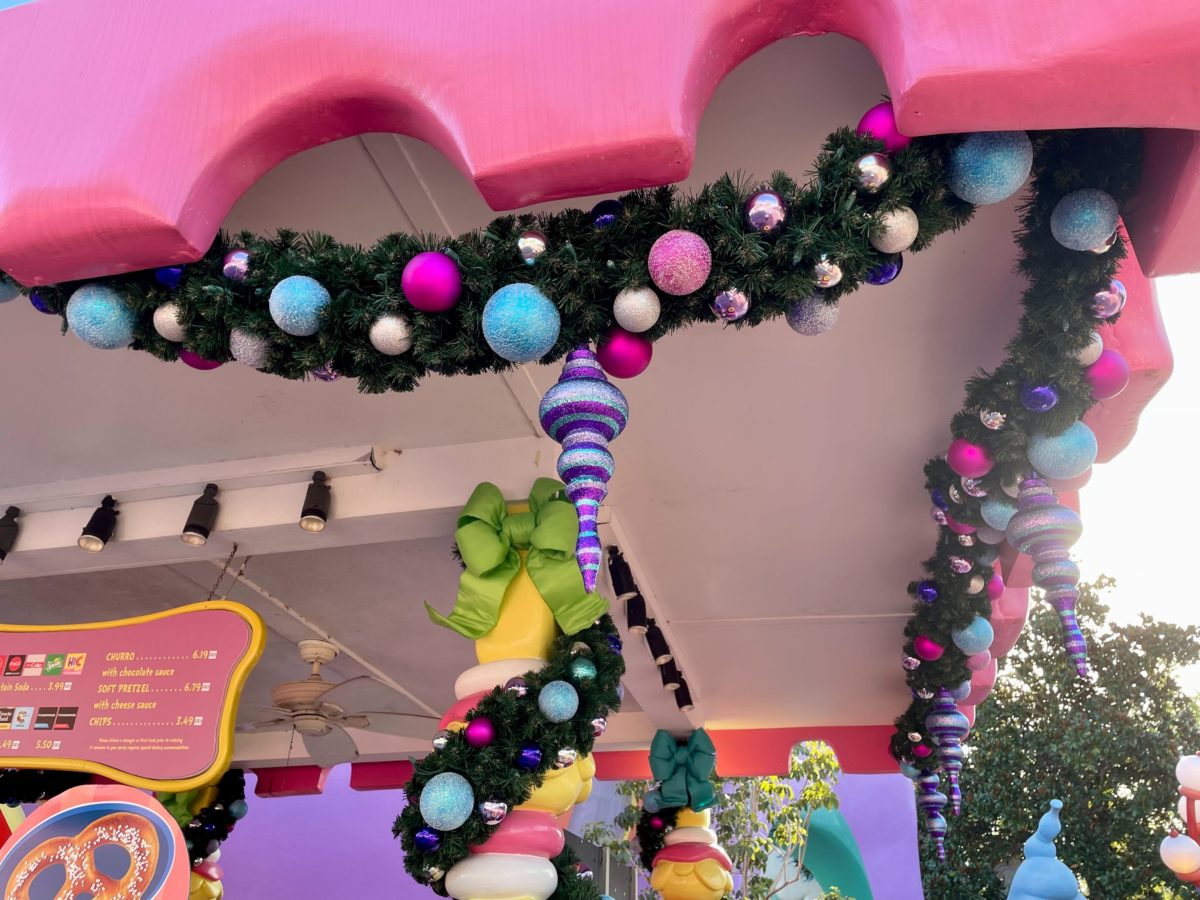 seuss-christmas-deco-14-7482306