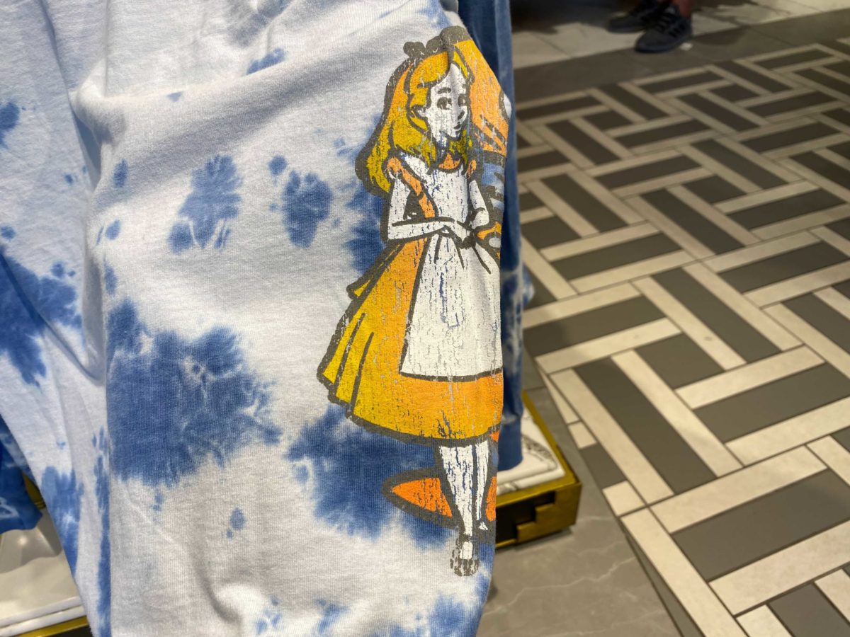 wdw-alice-in-wonderland-longsleeve-5-6695368