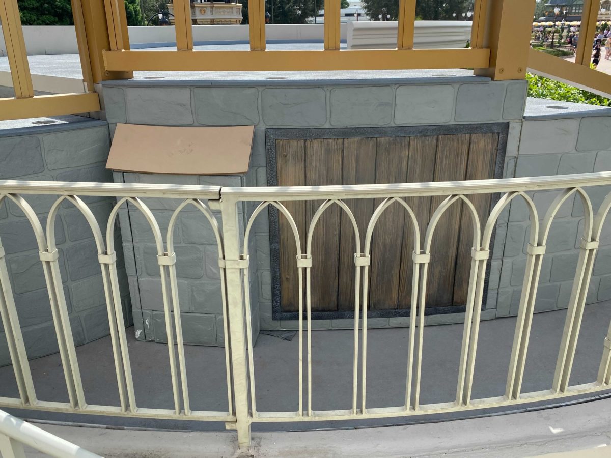 cinderella-castle-railings-4-5804431